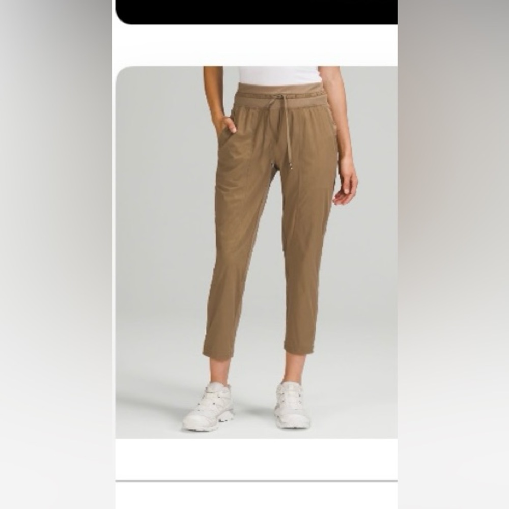 Lululemon Dance Studio Crops 25” Size 10.  Colour Frontier.